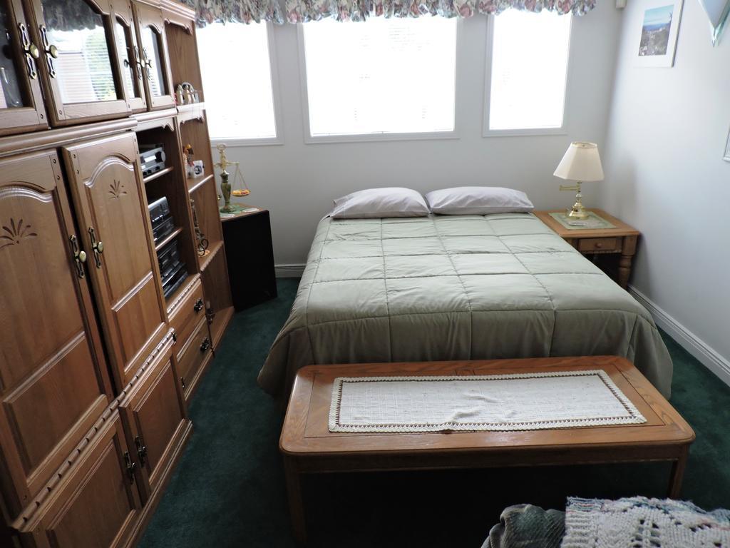 Tucked Inn The Harbour B&B Victoria Harbour Eksteriør bilde