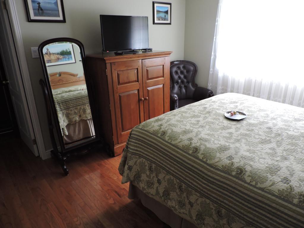 Tucked Inn The Harbour B&B Victoria Harbour Eksteriør bilde