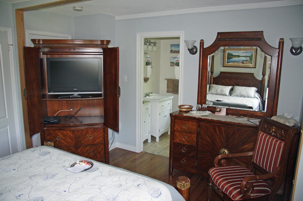Tucked Inn The Harbour B&B Victoria Harbour Eksteriør bilde