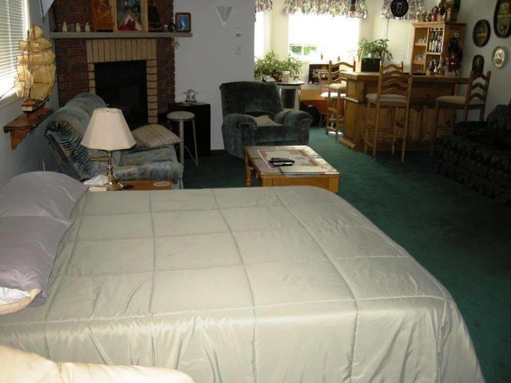 Tucked Inn The Harbour B&B Victoria Harbour Eksteriør bilde
