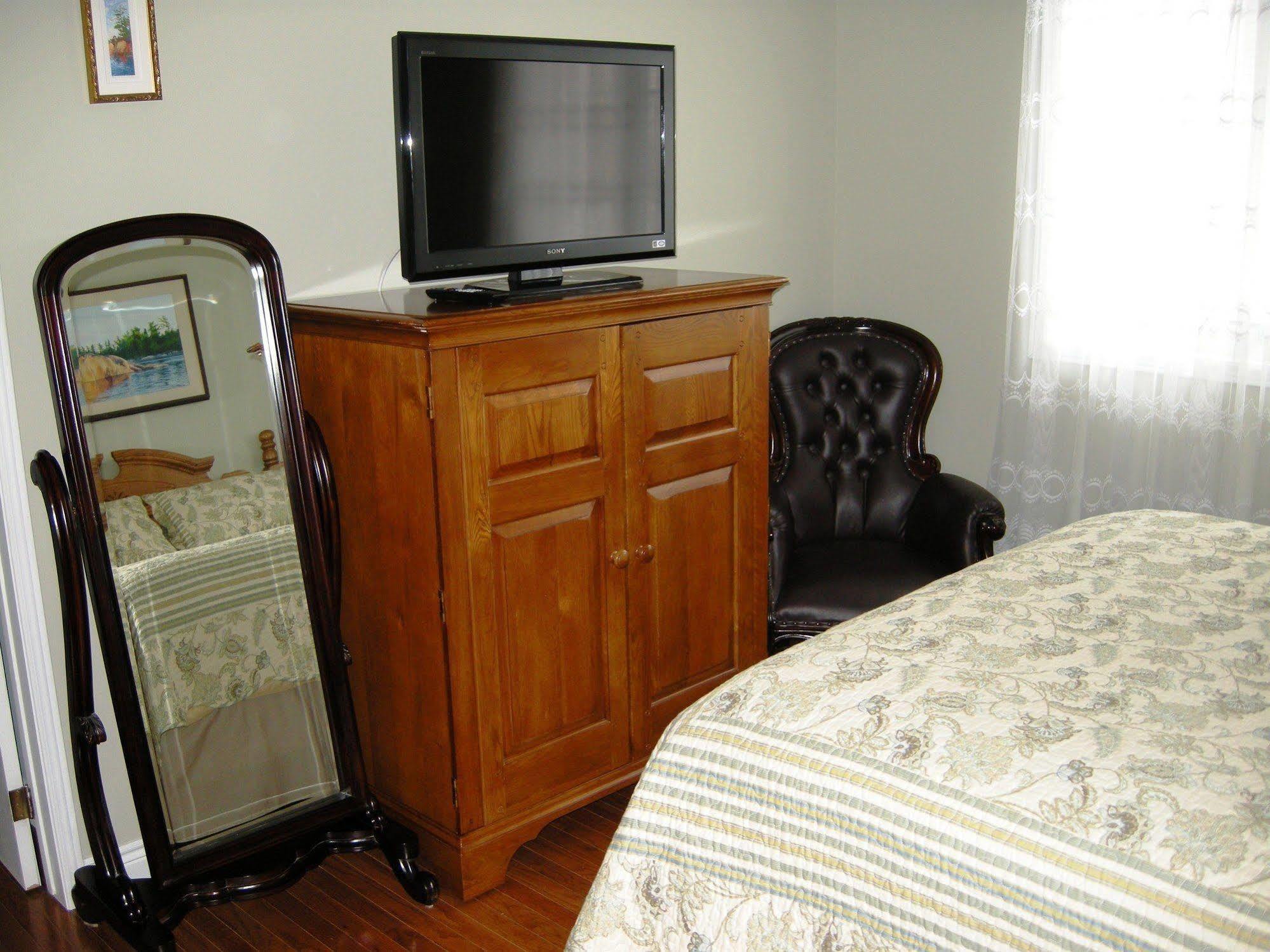 Tucked Inn The Harbour B&B Victoria Harbour Eksteriør bilde