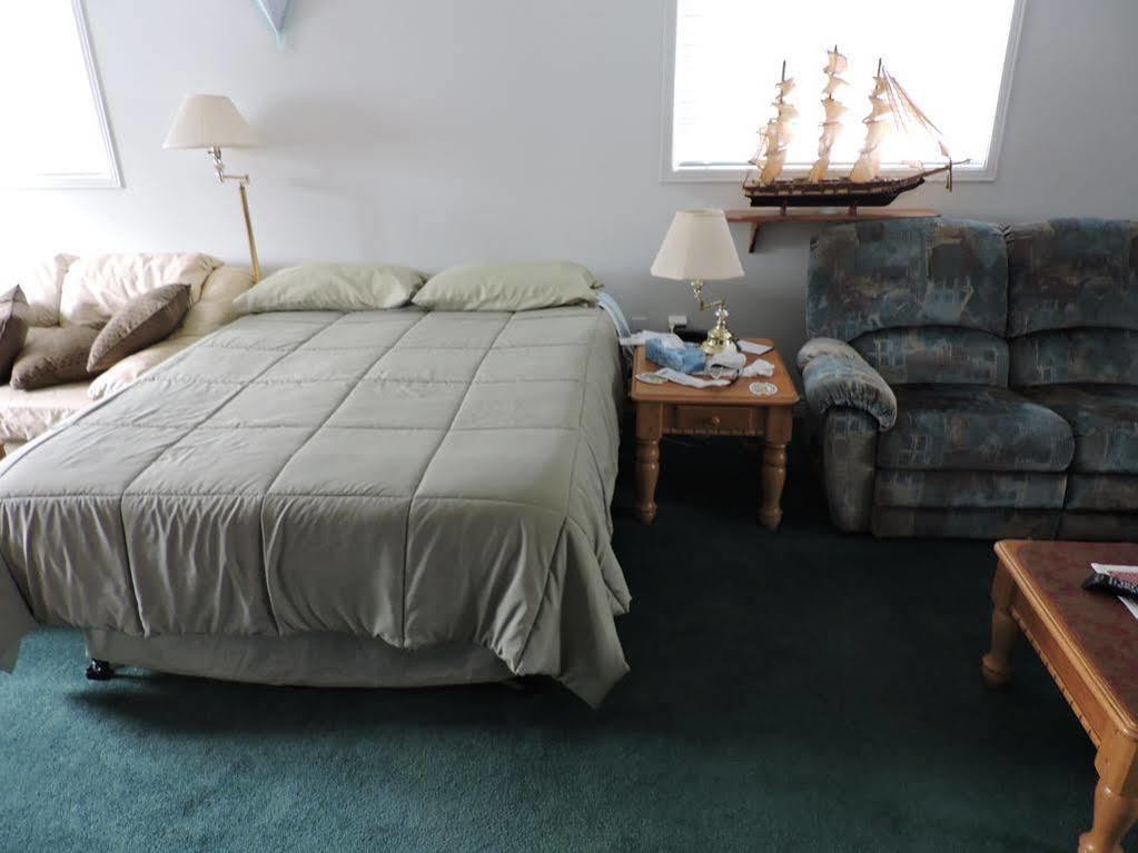 Tucked Inn The Harbour B&B Victoria Harbour Eksteriør bilde
